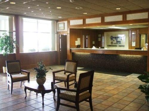 Regency Inn And Conference Center Clinton Інтер'єр фото