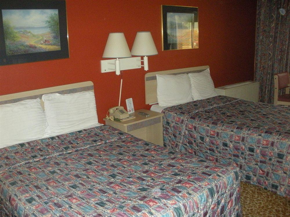 Regency Inn And Conference Center Clinton Екстер'єр фото
