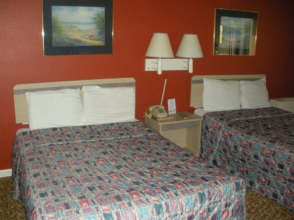Regency Inn And Conference Center Clinton Екстер'єр фото