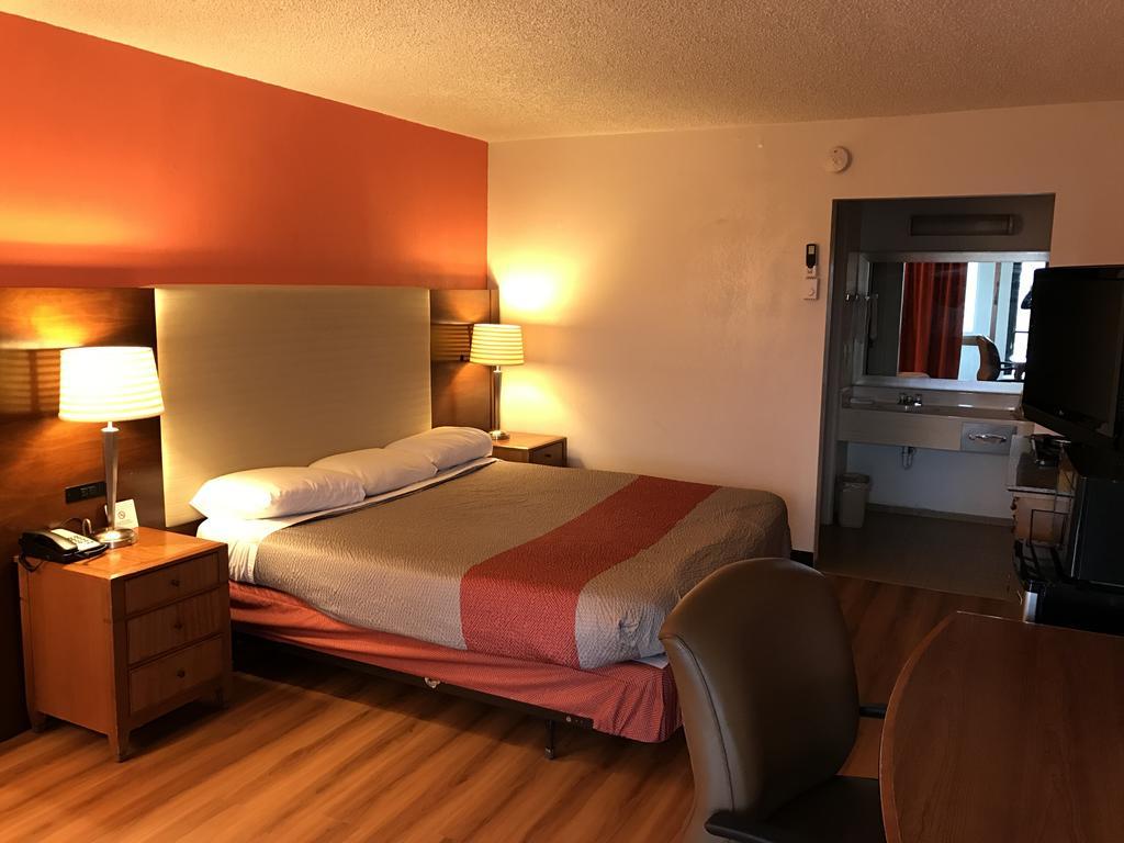 Regency Inn And Conference Center Clinton Екстер'єр фото