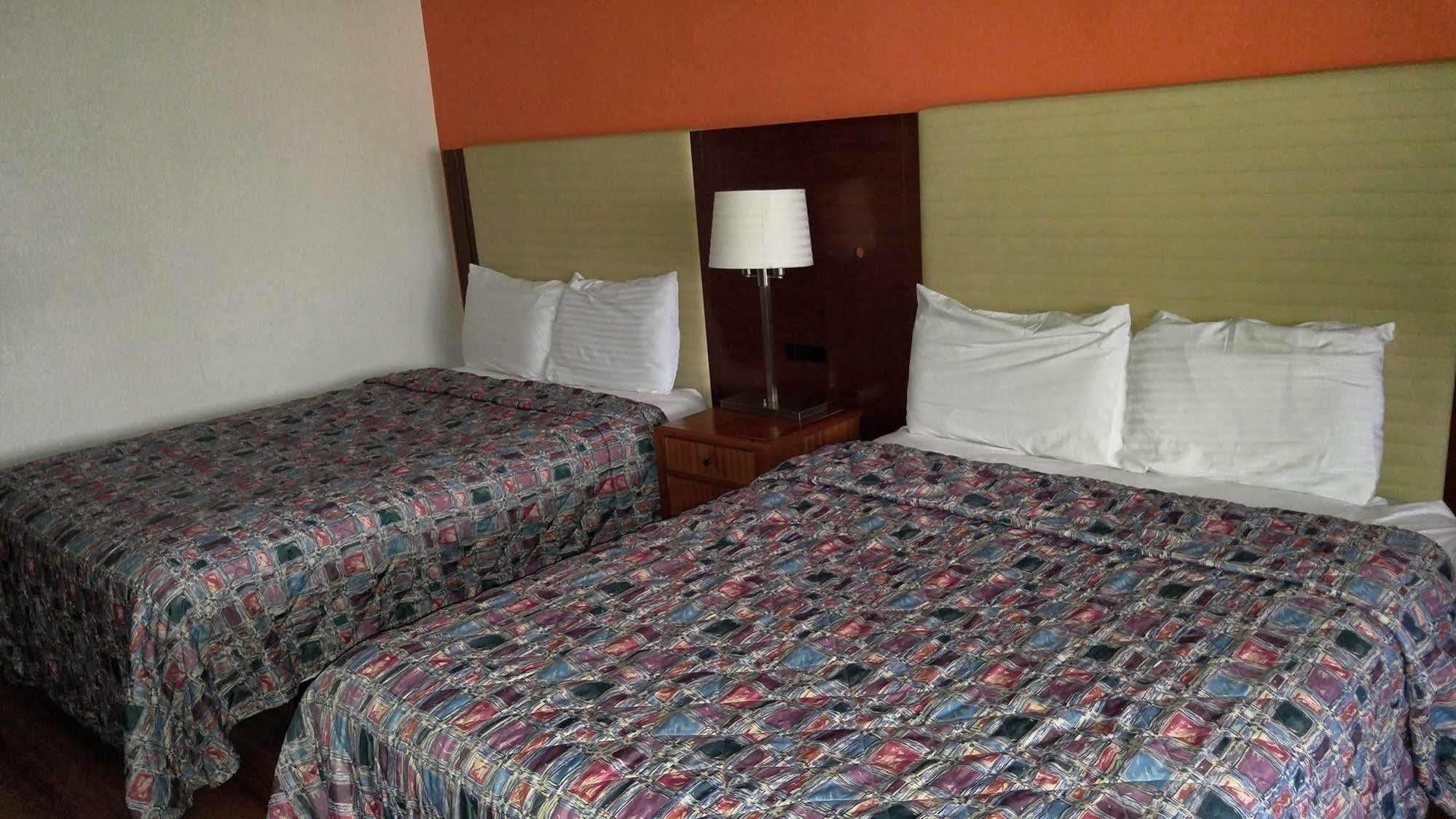Regency Inn And Conference Center Clinton Екстер'єр фото